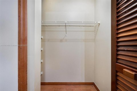 House in Miami, Florida 4 bedrooms, 141.21 sq.m. № 1867792 - photo 26