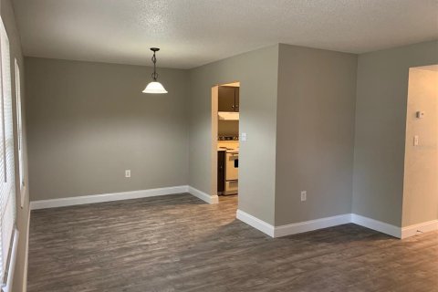 Apartamento en alquiler en Titusville, Florida, 2 dormitorios, 60.39 m2 № 1913067 - foto 2