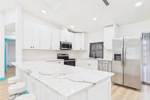 Villa ou maison à vendre à Port Charlotte, Floride: 3 chambres, 125.98 m2 № 2224332 - photo 7