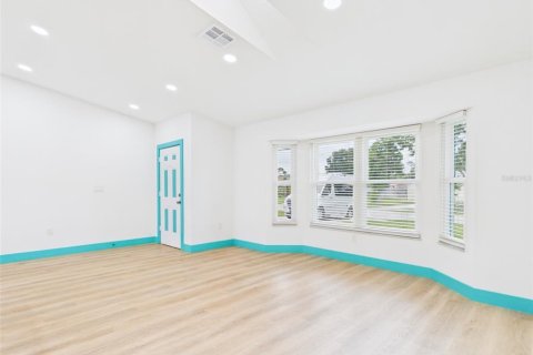 Villa ou maison à vendre à Port Charlotte, Floride: 3 chambres, 125.98 m2 № 2224332 - photo 4