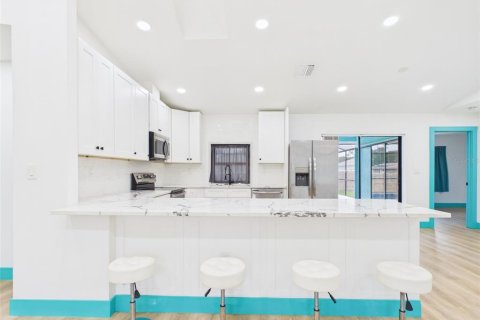 Villa ou maison à vendre à Port Charlotte, Floride: 3 chambres, 125.98 m2 № 2224332 - photo 6