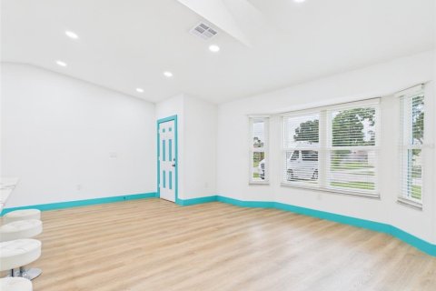 Villa ou maison à vendre à Port Charlotte, Floride: 3 chambres, 125.98 m2 № 2224332 - photo 3