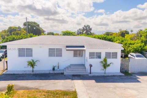 Villa ou maison à Hialeah, Floride 3 chambres, 151.24 m2 № 2154491
