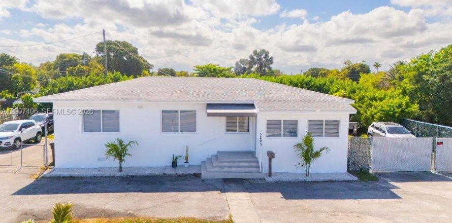 Villa ou maison à Hialeah, Floride 3 chambres, 151.24 m2 № 2154491