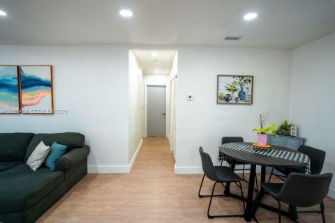 Villa ou maison à vendre à Hialeah, Floride: 3 chambres, 151.24 m2 № 2154491 - photo 8