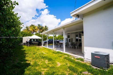 Villa ou maison à vendre à Hialeah, Floride: 3 chambres, 151.24 m2 № 2154491 - photo 24
