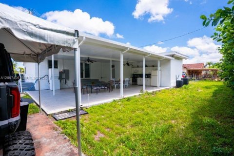 Villa ou maison à vendre à Hialeah, Floride: 3 chambres, 151.24 m2 № 2154491 - photo 23