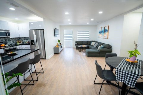 Villa ou maison à vendre à Hialeah, Floride: 3 chambres, 151.24 m2 № 2154491 - photo 9