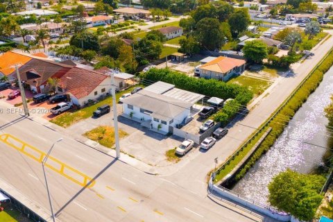 Villa ou maison à vendre à Hialeah, Floride: 3 chambres, 151.24 m2 № 2154491 - photo 4