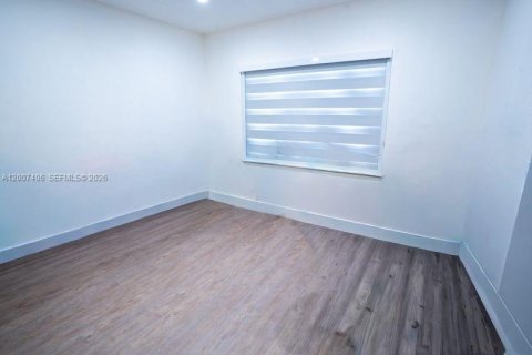 Villa ou maison à vendre à Hialeah, Floride: 3 chambres, 151.24 m2 № 2154491 - photo 15