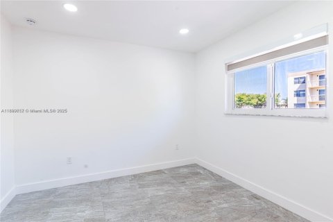 Condo in Miami, Florida, 2 bedrooms  № 1952611 - photo 21