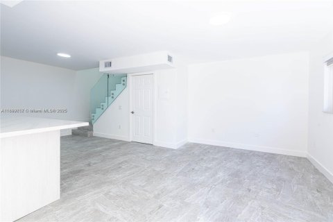 Condo in Miami, Florida, 2 bedrooms  № 1952611 - photo 4