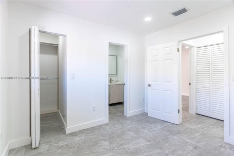 Condo in Miami, Florida, 2 bedrooms  № 1952611 - photo 18