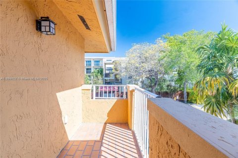 Condo in Miami, Florida, 2 bedrooms  № 1952611 - photo 25