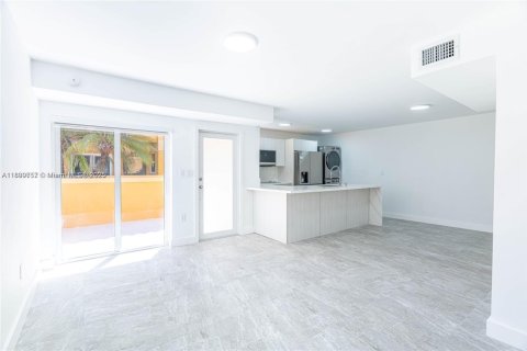 Condo in Miami, Florida, 2 bedrooms  № 1952611 - photo 5
