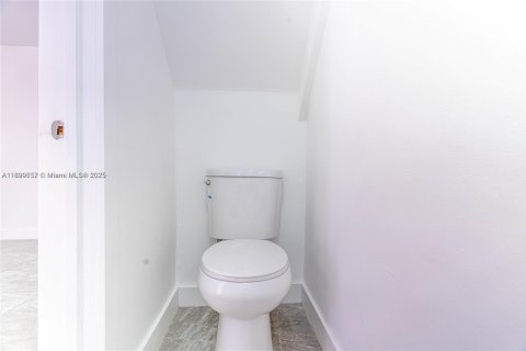 Condo in Miami, Florida, 2 bedrooms  № 1952611 - photo 14