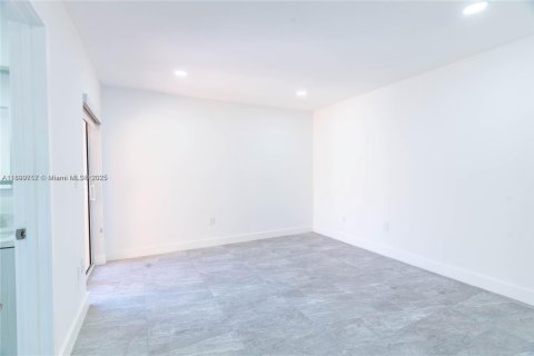 Condo in Miami, Florida, 2 bedrooms  № 1952611 - photo 22