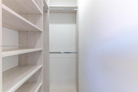 Condo in Miami, Florida, 2 bedrooms  № 1952611 - photo 19