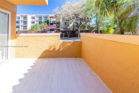 Condo in Miami, Florida, 2 bedrooms  № 1952611 - photo 3