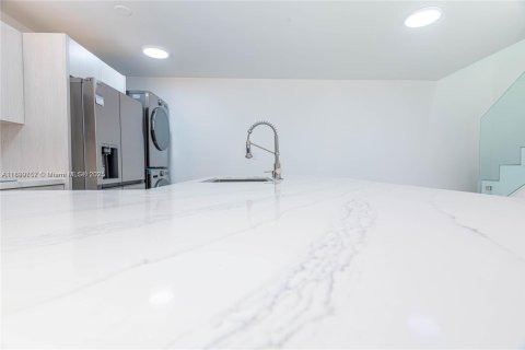 Condo in Miami, Florida, 2 bedrooms  № 1952611 - photo 8