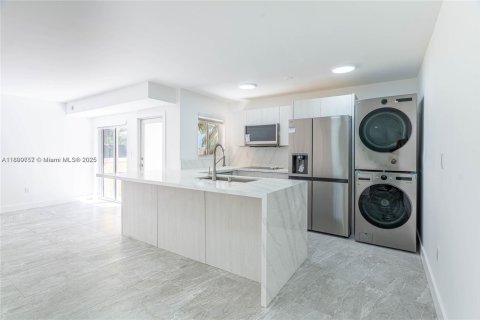 Condo in Miami, Florida, 2 bedrooms  № 1952611 - photo 6