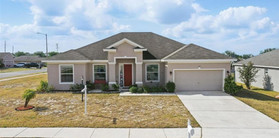 House in Lake Wales, Florida 4 bedrooms, 223.62 sq.m. № 1615562