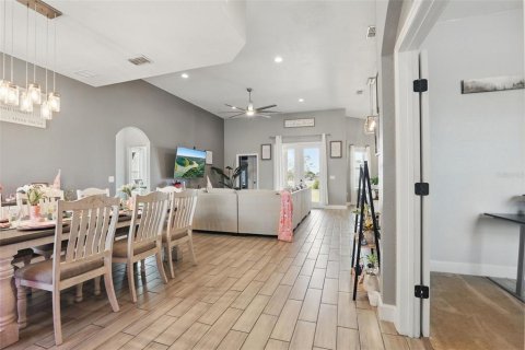 House in Lake Wales, Florida 4 bedrooms, 223.62 sq.m. № 1615562 - photo 6
