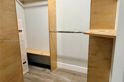 Condominio en venta en Hialeah, Florida, 2 dormitorios, 82.03 m2 № 2029861 - foto 14