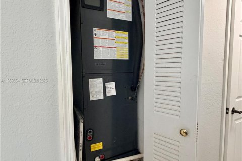 Condominio en venta en Hialeah, Florida, 2 dormitorios, 82.03 m2 № 2029861 - foto 20