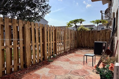 Condominio en venta en Hialeah, Florida, 2 dormitorios, 82.03 m2 № 2029861 - foto 18