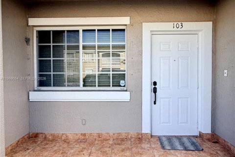 Condominio en venta en Hialeah, Florida, 2 dormitorios, 82.03 m2 № 2029861 - foto 3