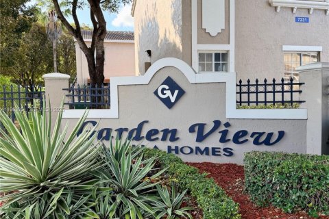 Condominio en venta en Hialeah, Florida, 2 dormitorios, 82.03 m2 № 2029861 - foto 19