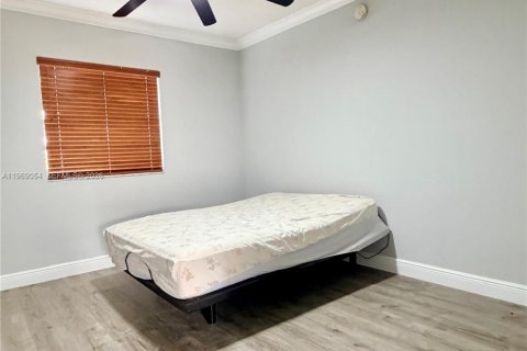Condominio en venta en Hialeah, Florida, 2 dormitorios, 82.03 m2 № 2029861 - foto 11