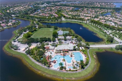 House in Weston, Florida 8 bedrooms, 526.57 sq.m. № 1834207 - photo 27