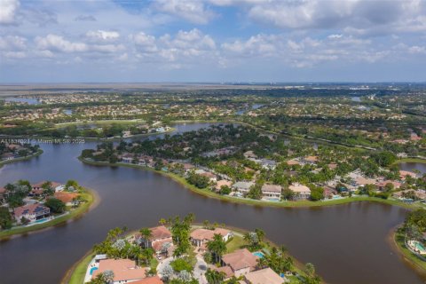 House in Weston, Florida 8 bedrooms, 526.57 sq.m. № 1834207 - photo 14