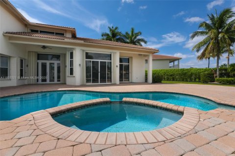 House in Weston, Florida 8 bedrooms, 526.57 sq.m. № 1834207 - photo 19