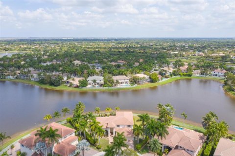 House in Weston, Florida 8 bedrooms, 526.57 sq.m. № 1834207 - photo 9