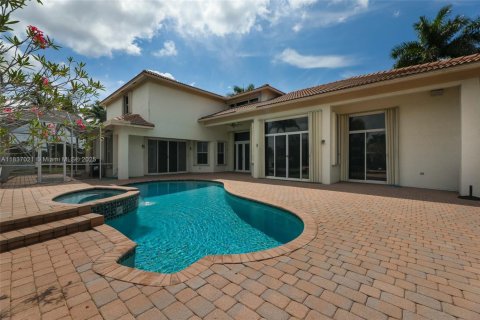 House in Weston, Florida 8 bedrooms, 526.57 sq.m. № 1834207 - photo 18
