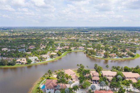 House in Weston, Florida 8 bedrooms, 526.57 sq.m. № 1834207 - photo 10