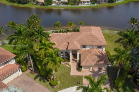House in Weston, Florida 8 bedrooms, 526.57 sq.m. № 1834207 - photo 28