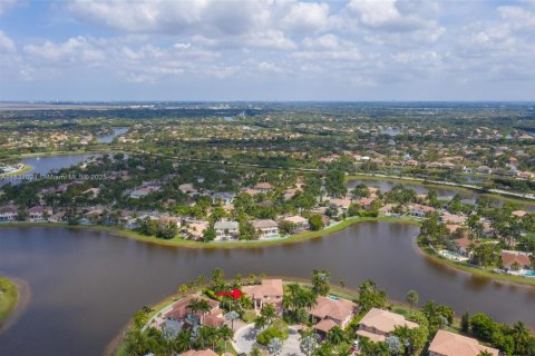 House in Weston, Florida 8 bedrooms, 526.57 sq.m. № 1834207 - photo 13