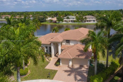 House in Weston, Florida 8 bedrooms, 526.57 sq.m. № 1834207 - photo 16