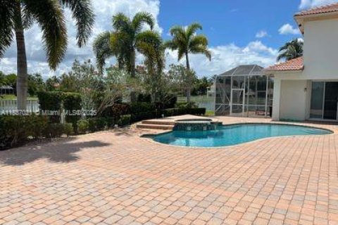 House in Weston, Florida 8 bedrooms, 526.57 sq.m. № 1834207 - photo 24