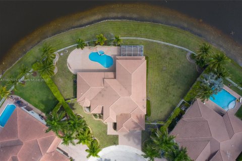 House in Weston, Florida 8 bedrooms, 526.57 sq.m. № 1834207 - photo 2