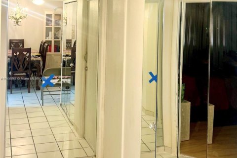 Condo in Lauderdale Lakes, Florida, 2 bedrooms  № 1980332 - photo 7