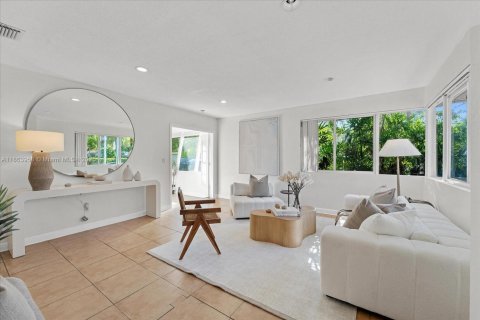 Casa en venta en Miami Shores, Florida, 4 dormitorios, 169.83 m2 № 1891259 - foto 7