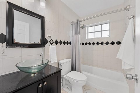 Casa en venta en Miami Shores, Florida, 4 dormitorios, 169.83 m2 № 1891259 - foto 22