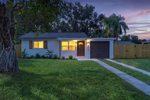 Casa en Saint Petersburg, Florida 3 dormitorios, 99.22 m2 № 2372997