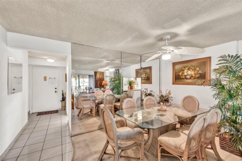 Condo in Dania Beach, Florida, 2 bedrooms  № 2081603 - photo 17