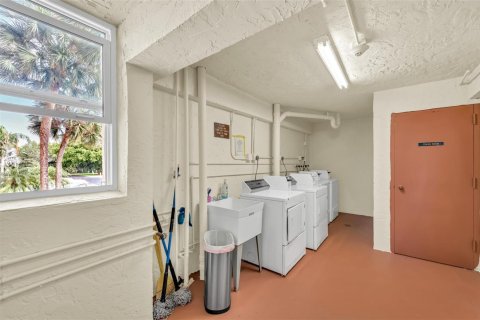 Condo in Dania Beach, Florida, 2 bedrooms  № 2081603 - photo 24